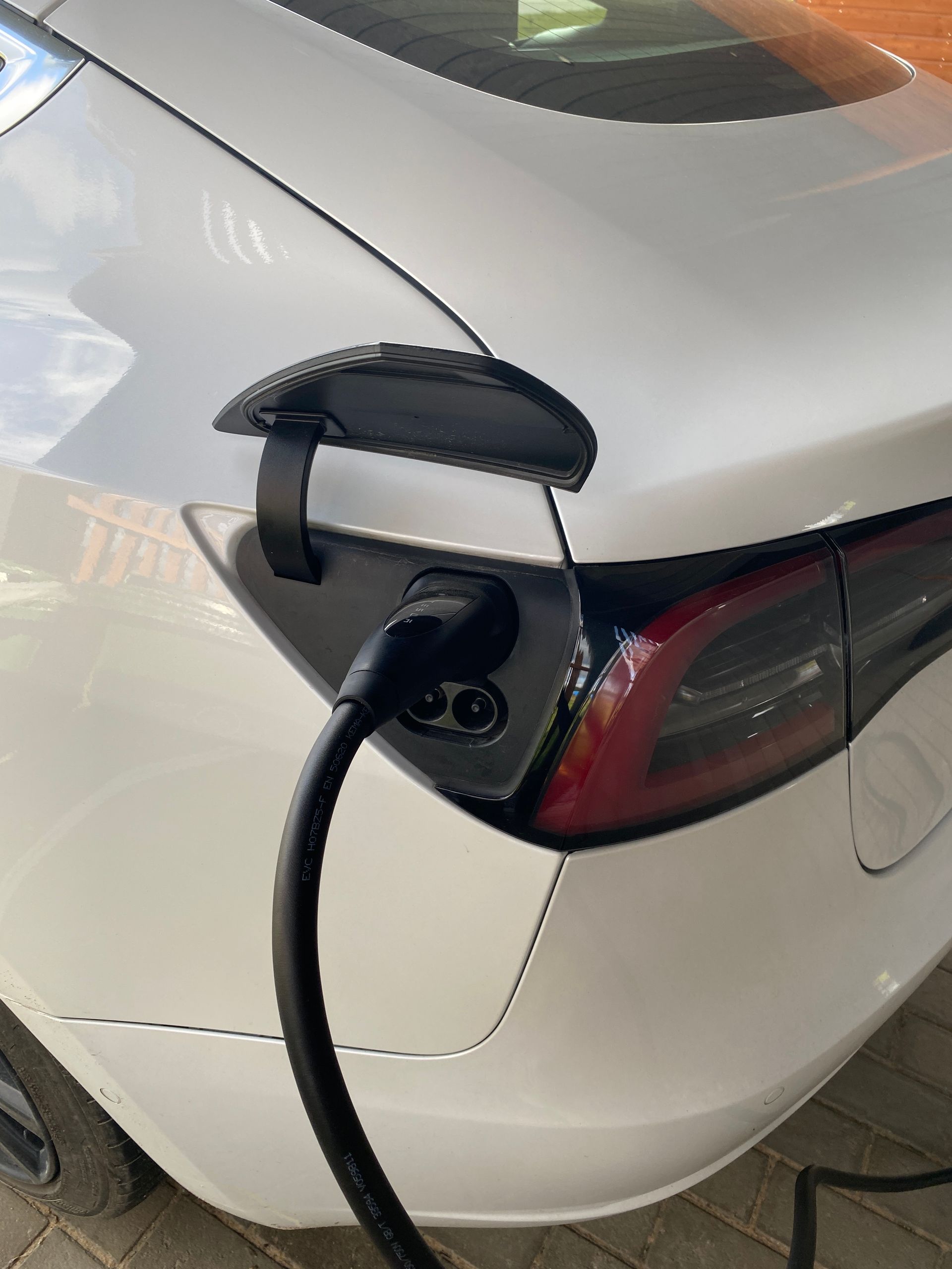 Sähköauton latausaseman asennus