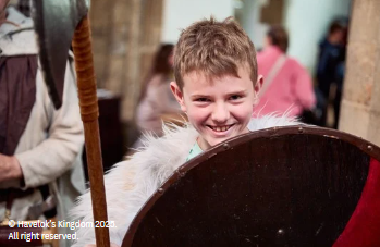 HAVELOK boy enjoying Viking immersive
