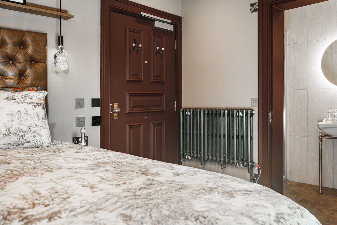 Book a classic double room at The Bonnie Hotel near Haymarket Train Station in Central Edinburgh
