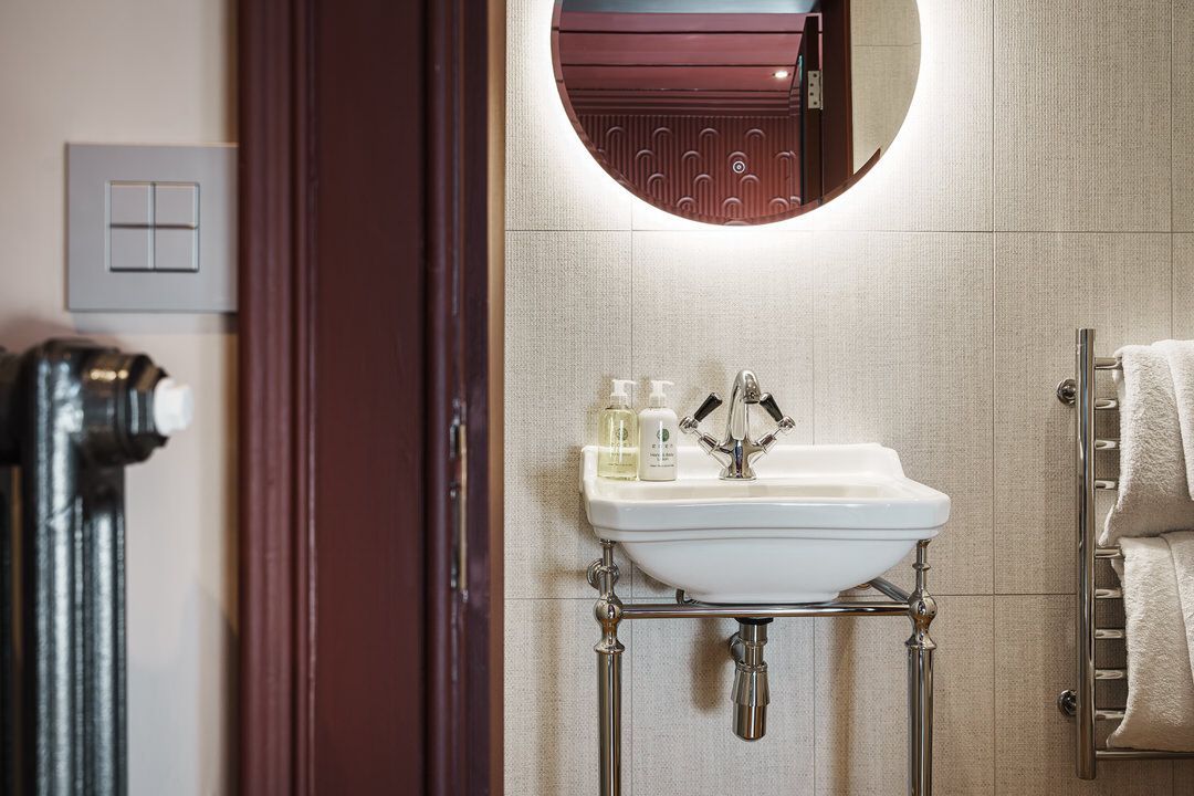 Book a classic double room at The Bonnie Hotel near Haymarket Train Station in Central Edinburgh