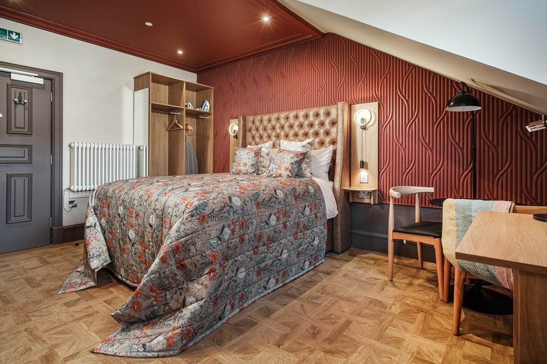 Book a luxury room or self-catering suite at The Bonnie Hotel in Haymarket, Edinburgh; click here and book rooms directly for the best accommodation deals in Central Edinburgh
