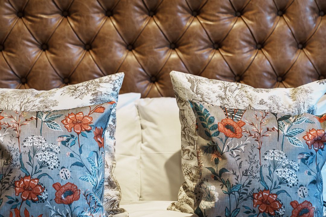 Book an Executive  Dormer Suite at The Bonnie Hotel in Haymarket, Edinburgh; click here and book double executive rooms directly for the best hotel deals in Central Edinburgh.