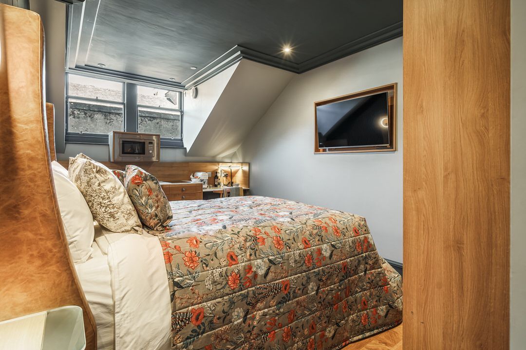 Book a double room in Haymarket, Central Edinburgh, at The Bonnie Hotel near Haymarket Train Station.