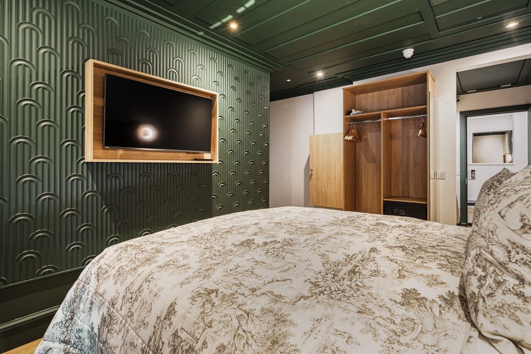 Book executive double room suites at The Bonnie Hotel in Haymarket, Edinburgh; click and book double executive rooms directly for the best hotel deals in Central Edinburgh.