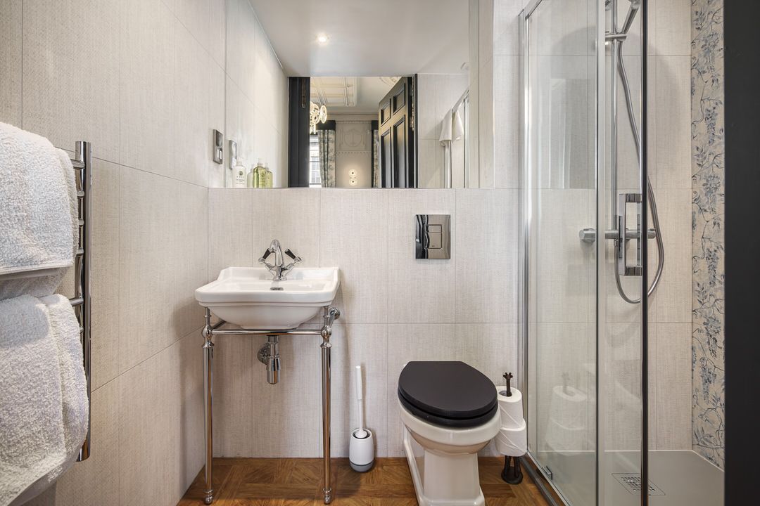 Book a Self-Catering Family Suite at The Bonnie Hotel in Haymarket, Edinburgh; click here and book rooms directly for the best family accommodation deals in Central Edinburgh