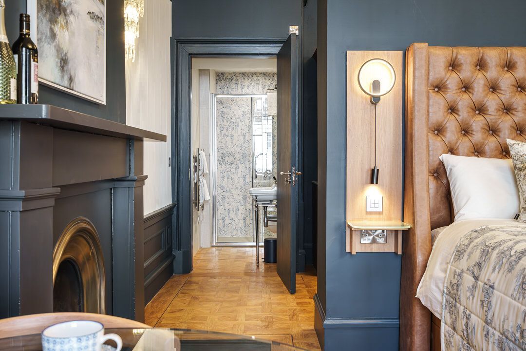 Book Family Hotel Rooms at The Bonnie Hotel in Haymarket, Edinburgh; click here to book Queen Family Rooms directly for the best family accommodation deals in Central Edinburgh.