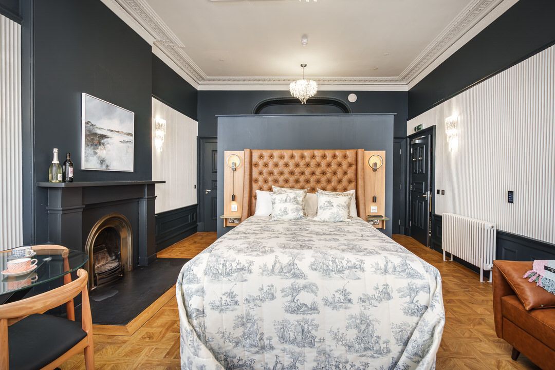 Book a King Family Room at The Bonnie Hotel in Haymarket, Edinburgh; click and book Queen family rooms directly for the best accommodation deals in Central Edinburgh.
