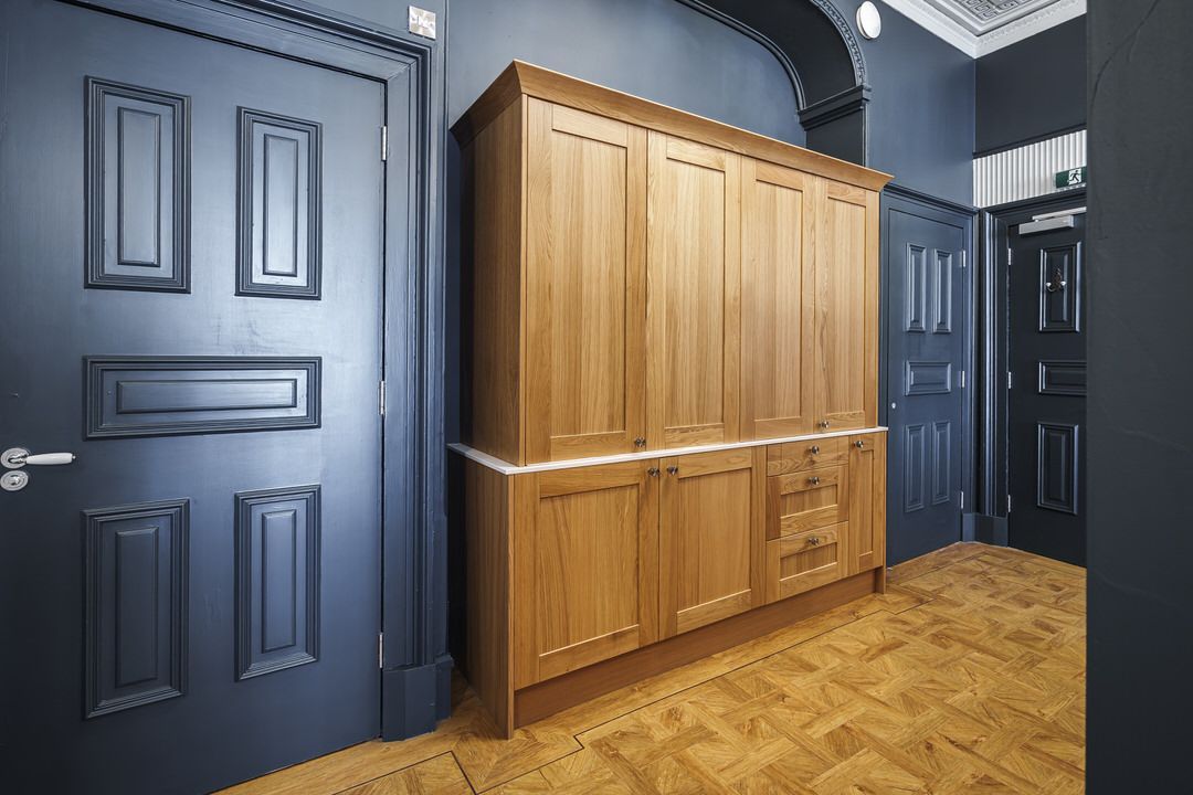 Book a Family Hotel Room at The Bonnie Hotel in Haymarket, Edinburgh; click here to book Queen Suites directly for the best self-catering accommodation deals in Central Edinburgh.