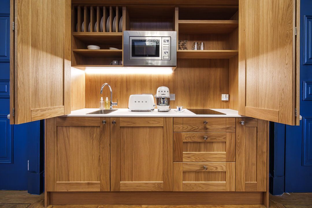Book a Queen Family Suite at The Bonnie Hotel in Haymarket, Edinburgh; click here to book Queen Suites directly for the best family accommodation deals in Central Edinburgh.