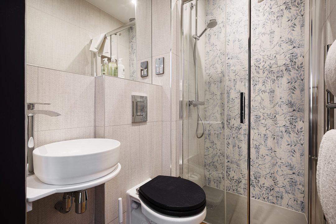 Need a single hotel room in Haymarket? click here and book at the single room at the Bonnie