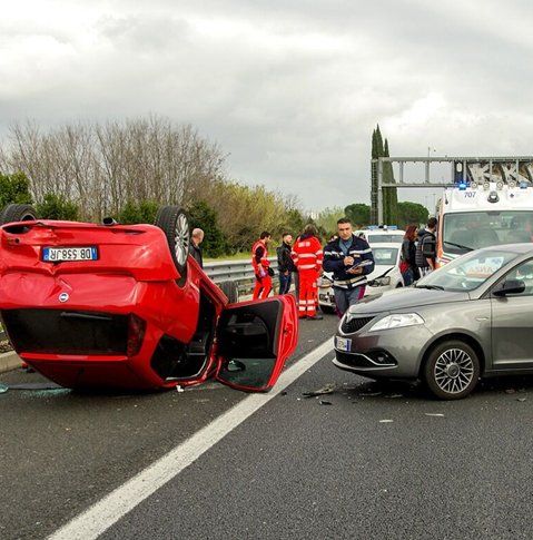 best accident attorney in Denver, CO needsproper evidence from collision involving red and gray car