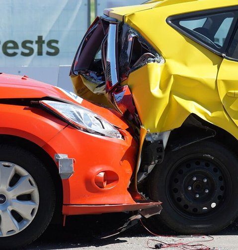 Rear-end collision orange car colliding on the rear-end of a yellow car, call the best accident lawyers now