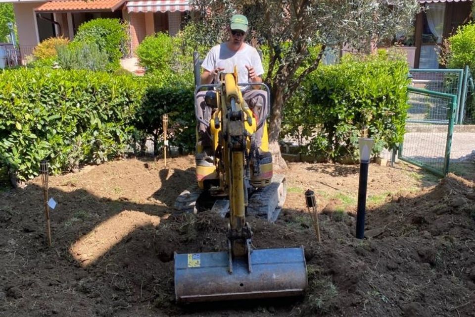 Scavo per realizzazione giardino