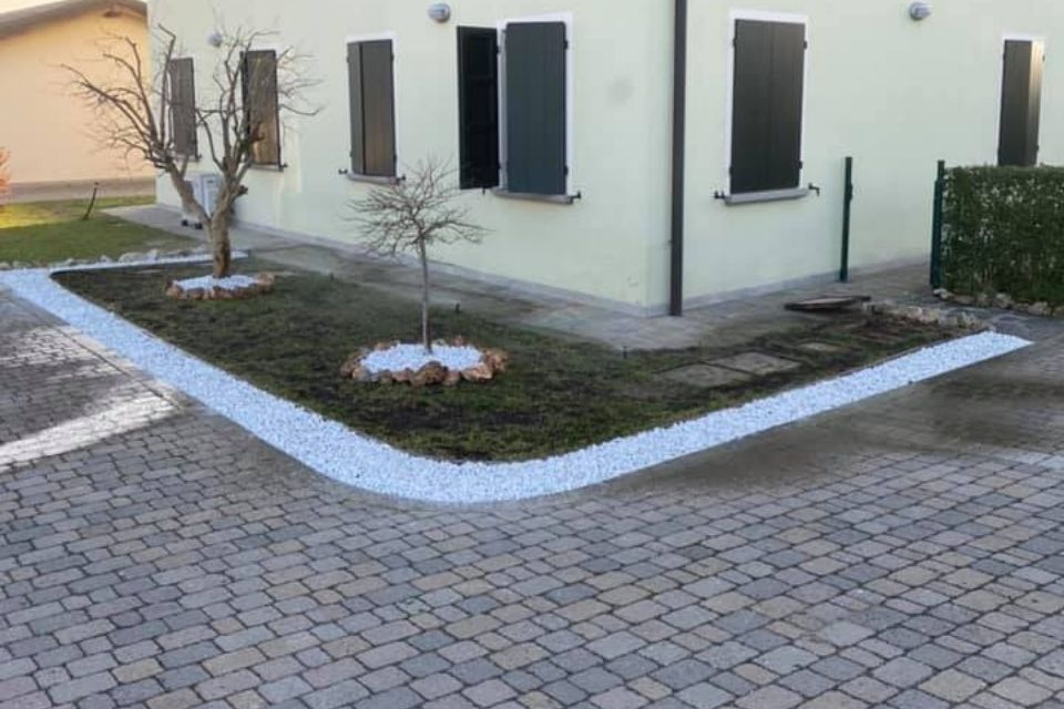 Area verde con alberi