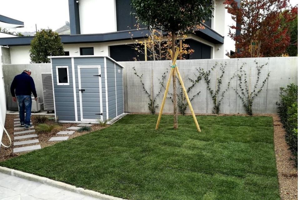 Giardino con manto erboso