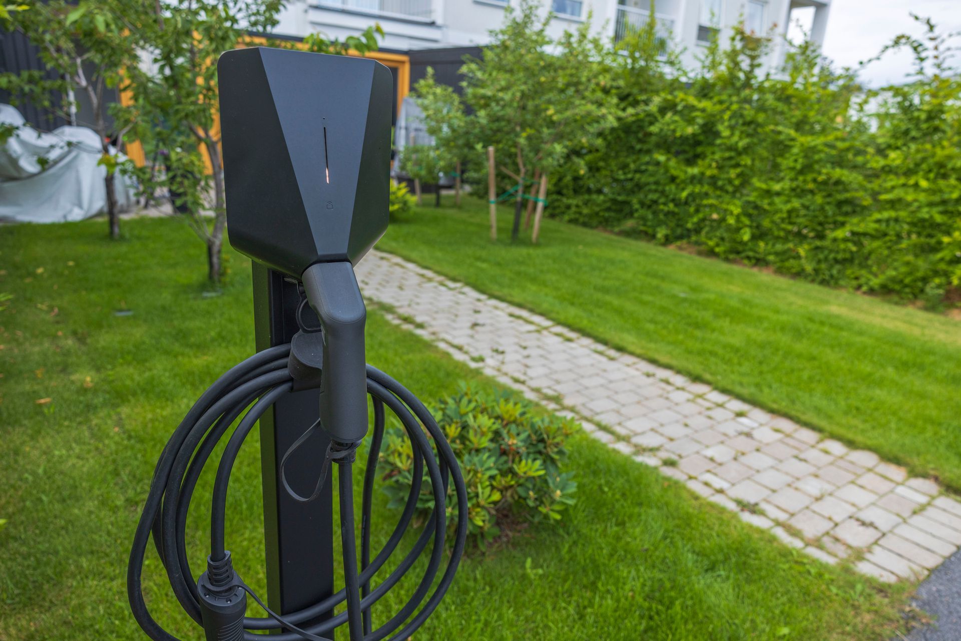 Sähköauton laturin asennus Raumalla