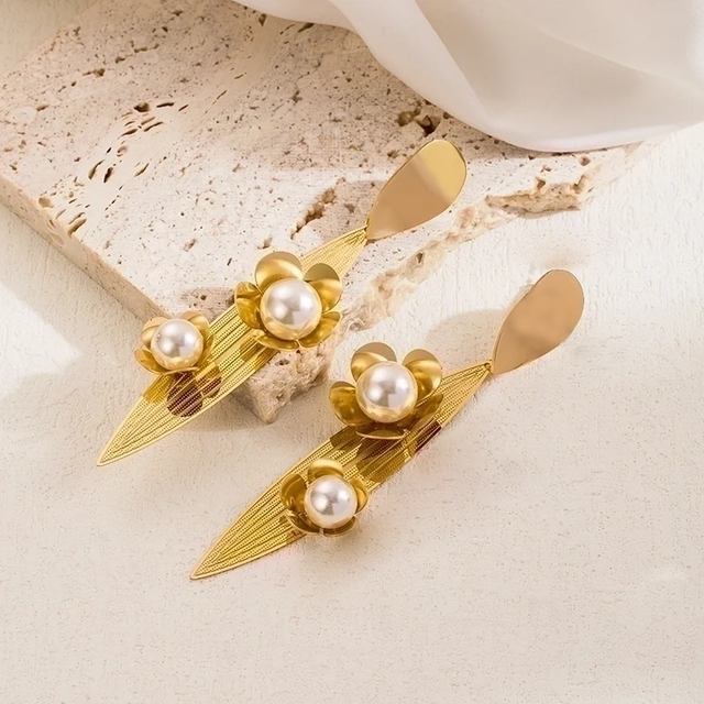 ピアス VINTAGE HOLLYWOOD Rose Blossom Pearl Earrings 4BFK503 VINTAGE HOLLYWOOD Rose Blossom Pearl Earrings 4BFK503