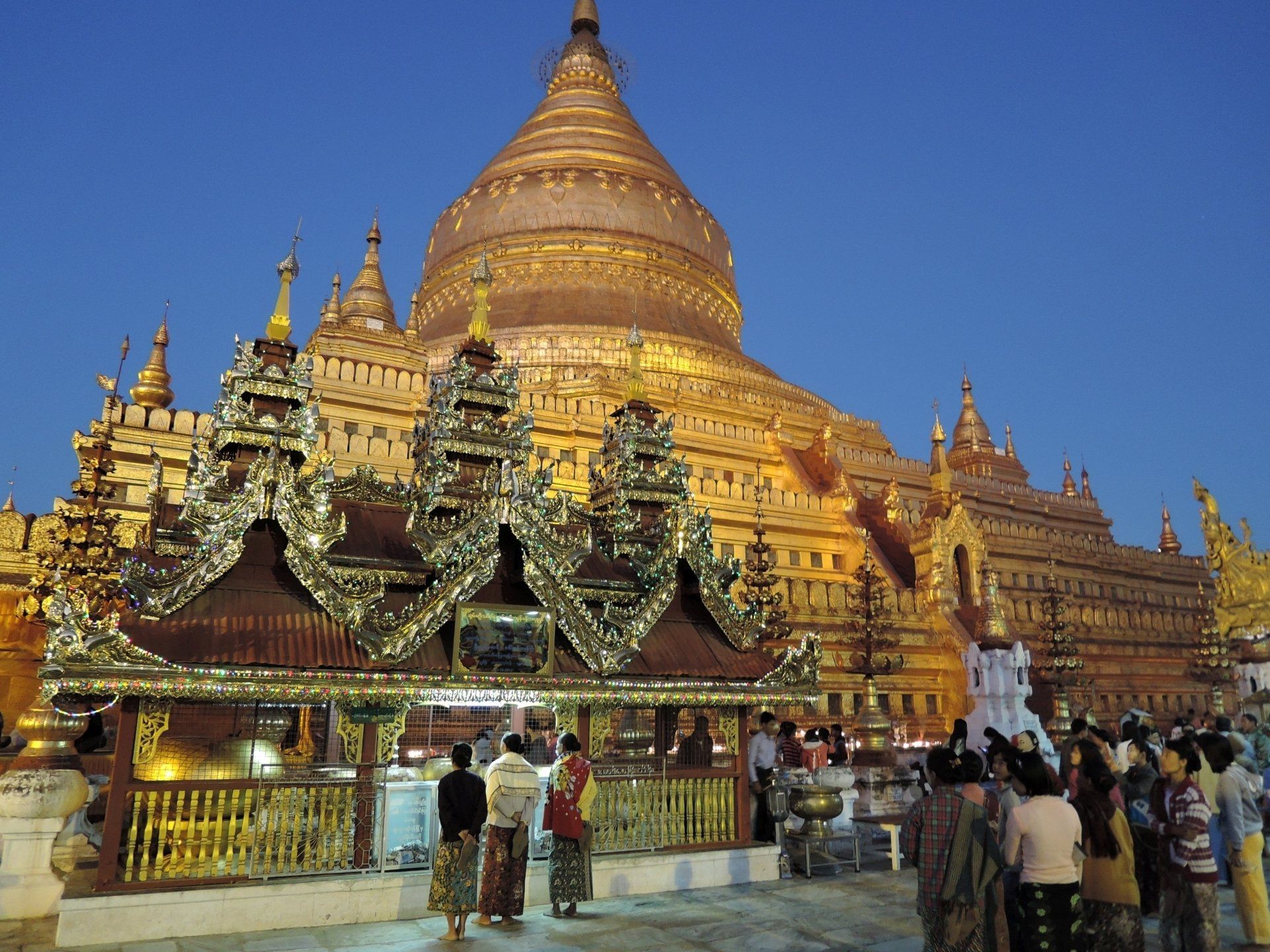 Shwezigon Tempel Bagan Myanmar