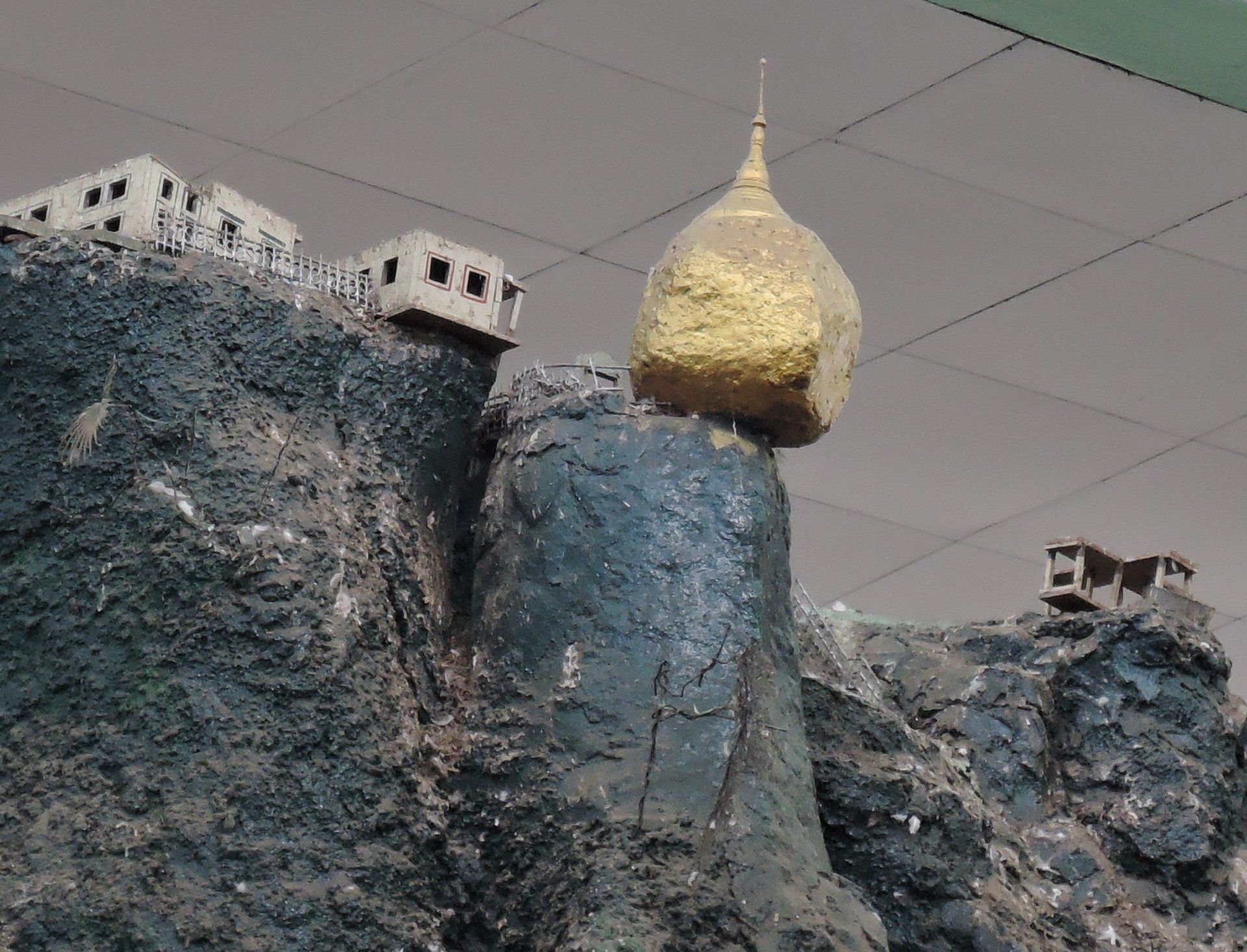 Golden Mount Nachbildung im Museum Kyaitko