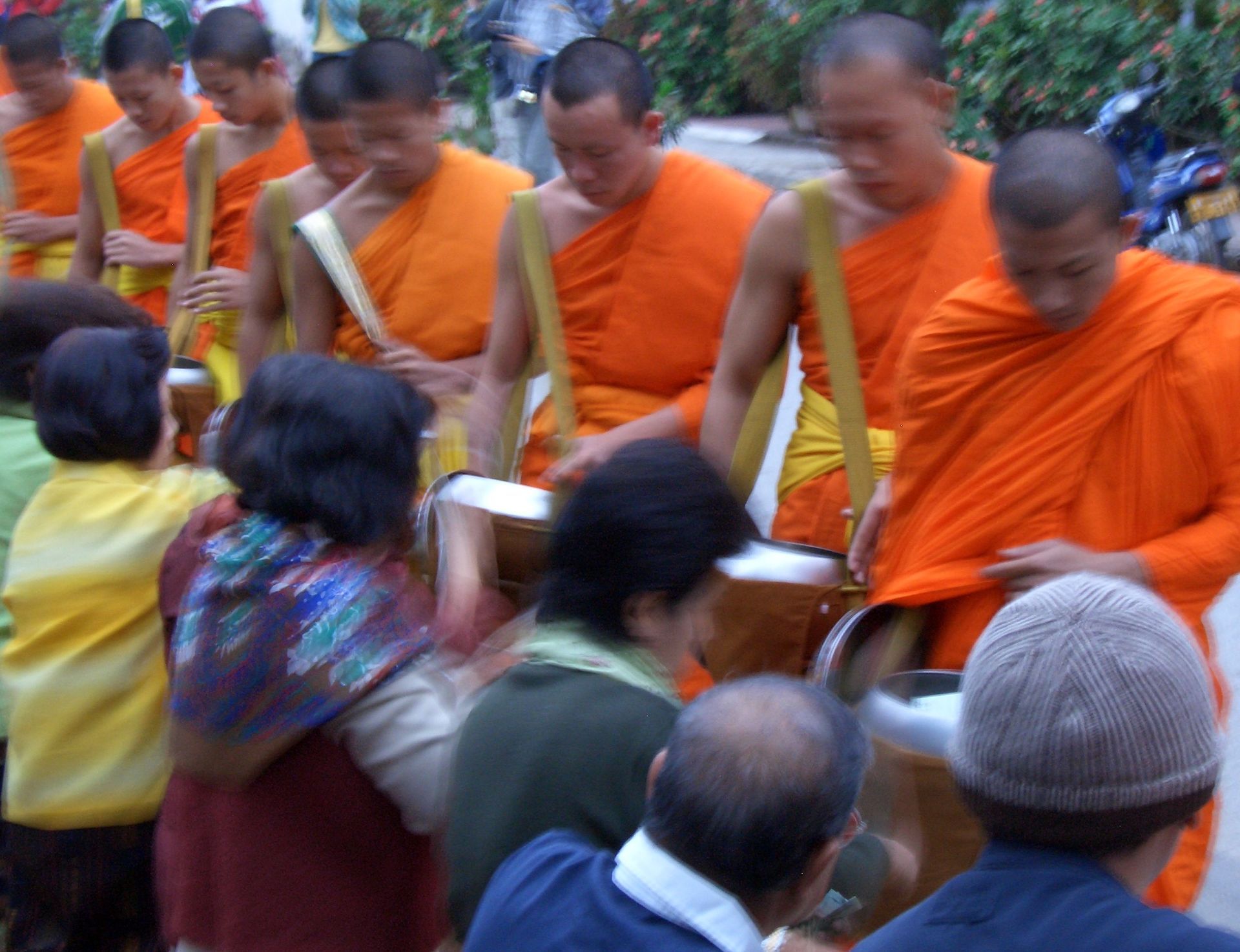 Luang Prabang Almosengang der Mönch