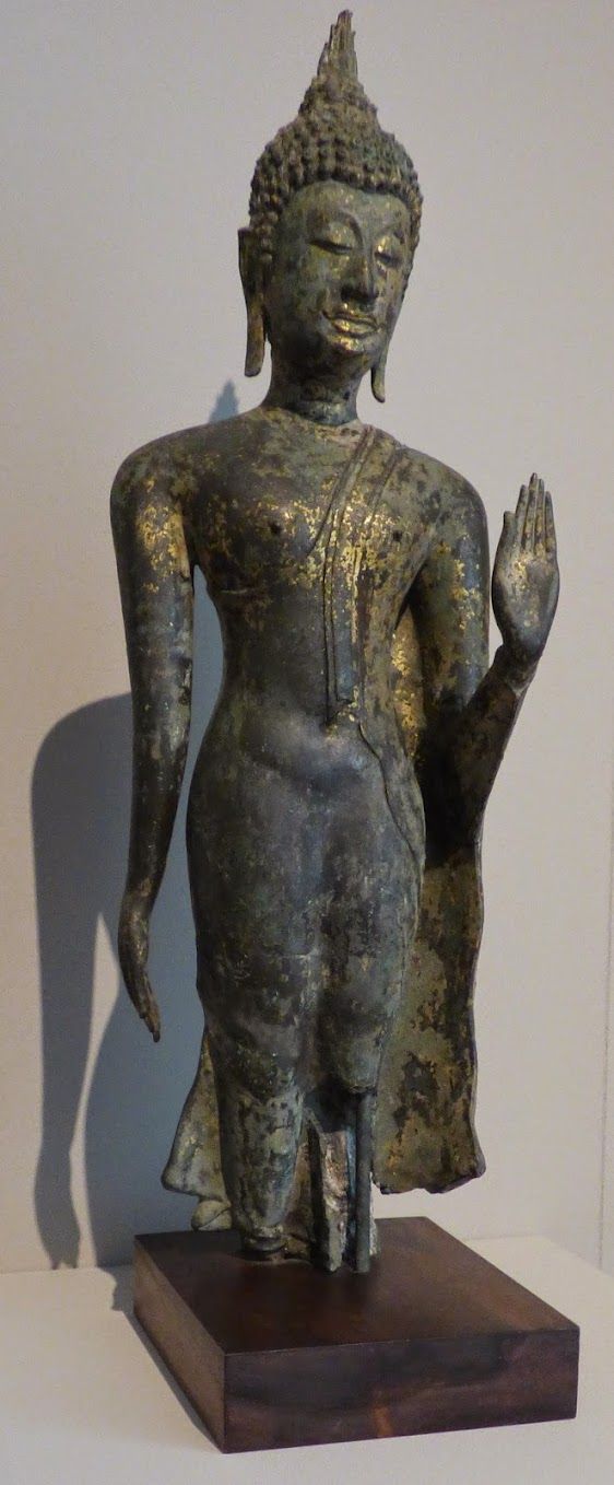 Schreitender Buddha Sukhothai-Periode 13./14. Jh. (Museum für Angewandte Kunst Frankfurt am Main)