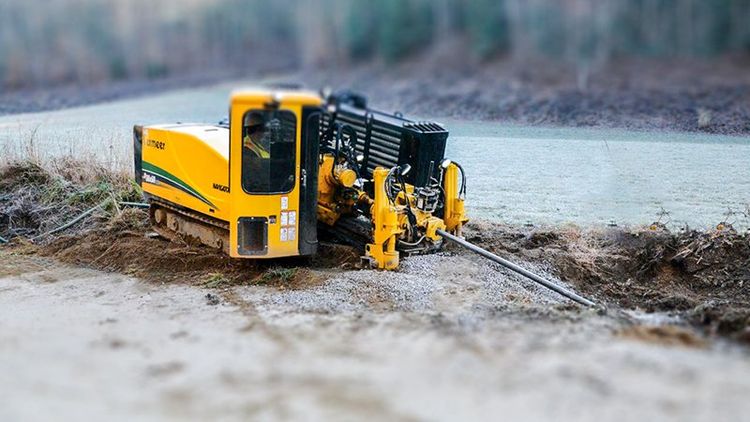 horizontal directional drilling machine drilling into the earth