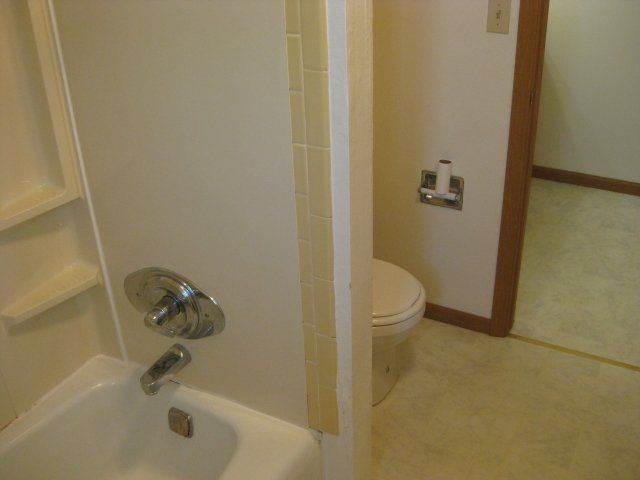Cleora Apartments Bathroom