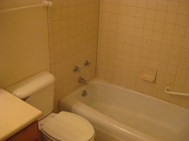 Northgate Bathtub and Bathroom
