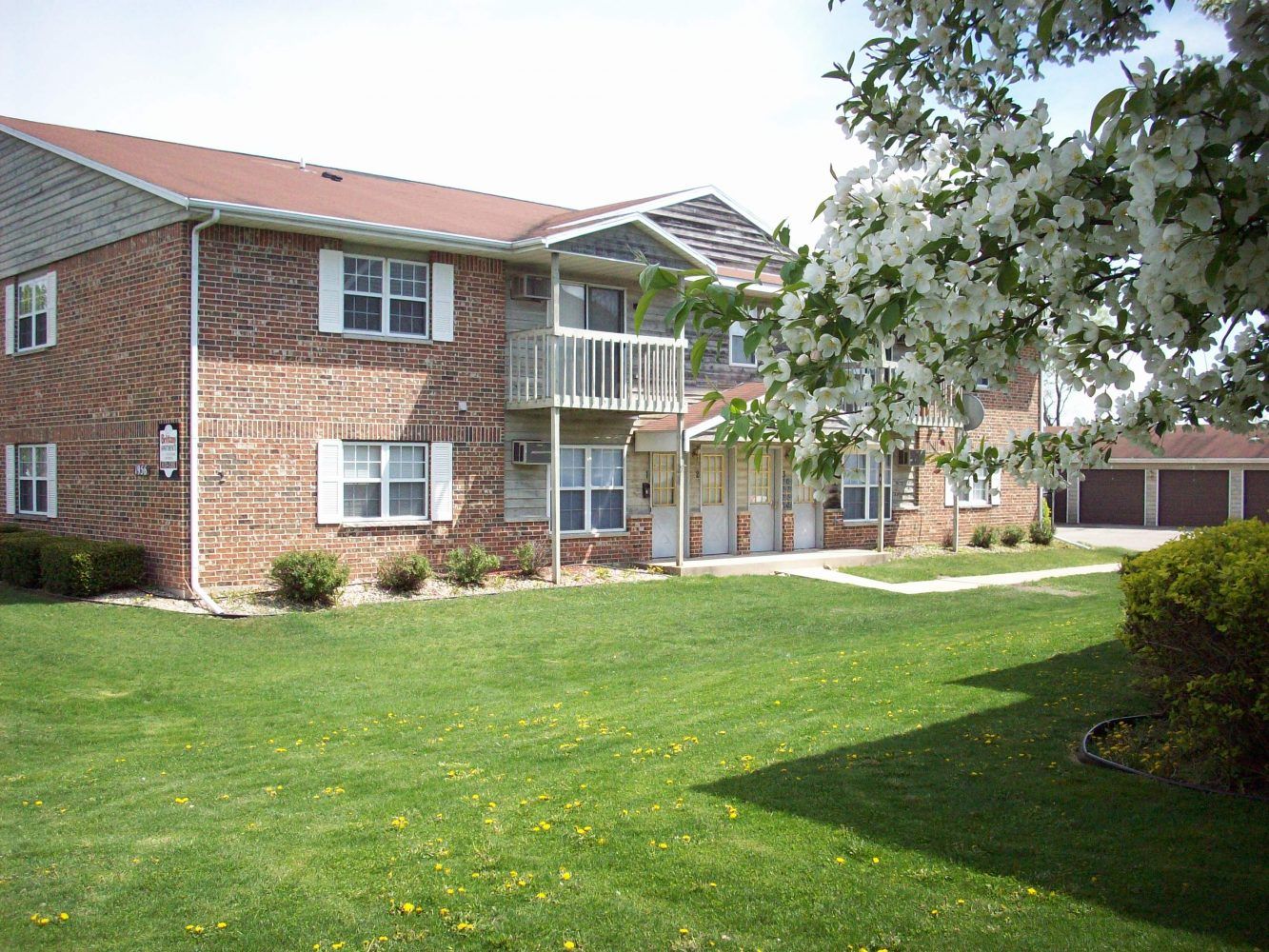 Outside View Of Brittany Ⅱ Apartments