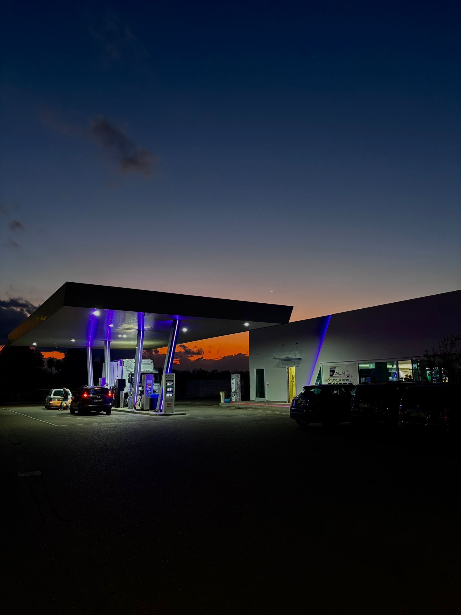 STAZIONE DI SERVIZIO