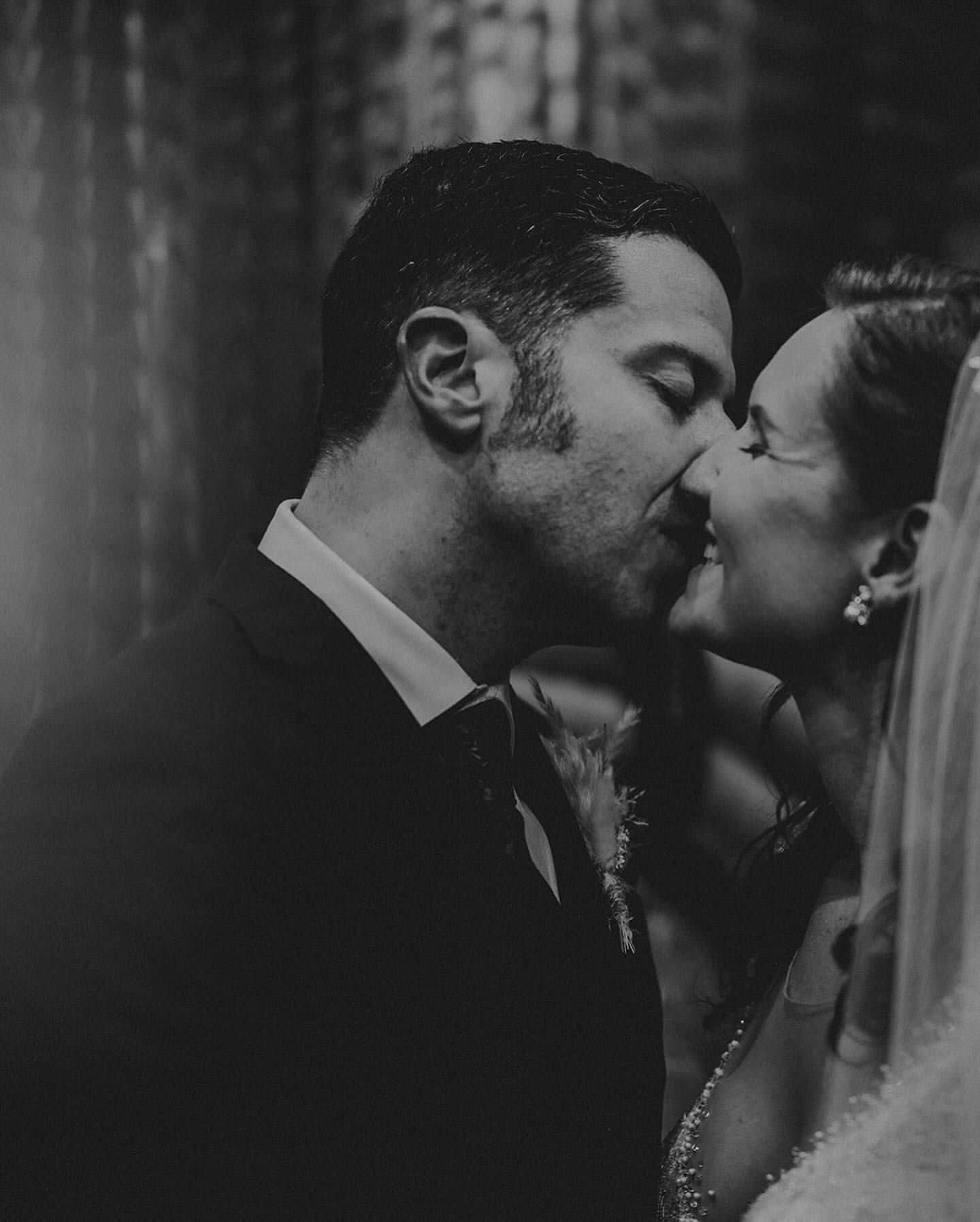 Bridal portrait against brick backdrop