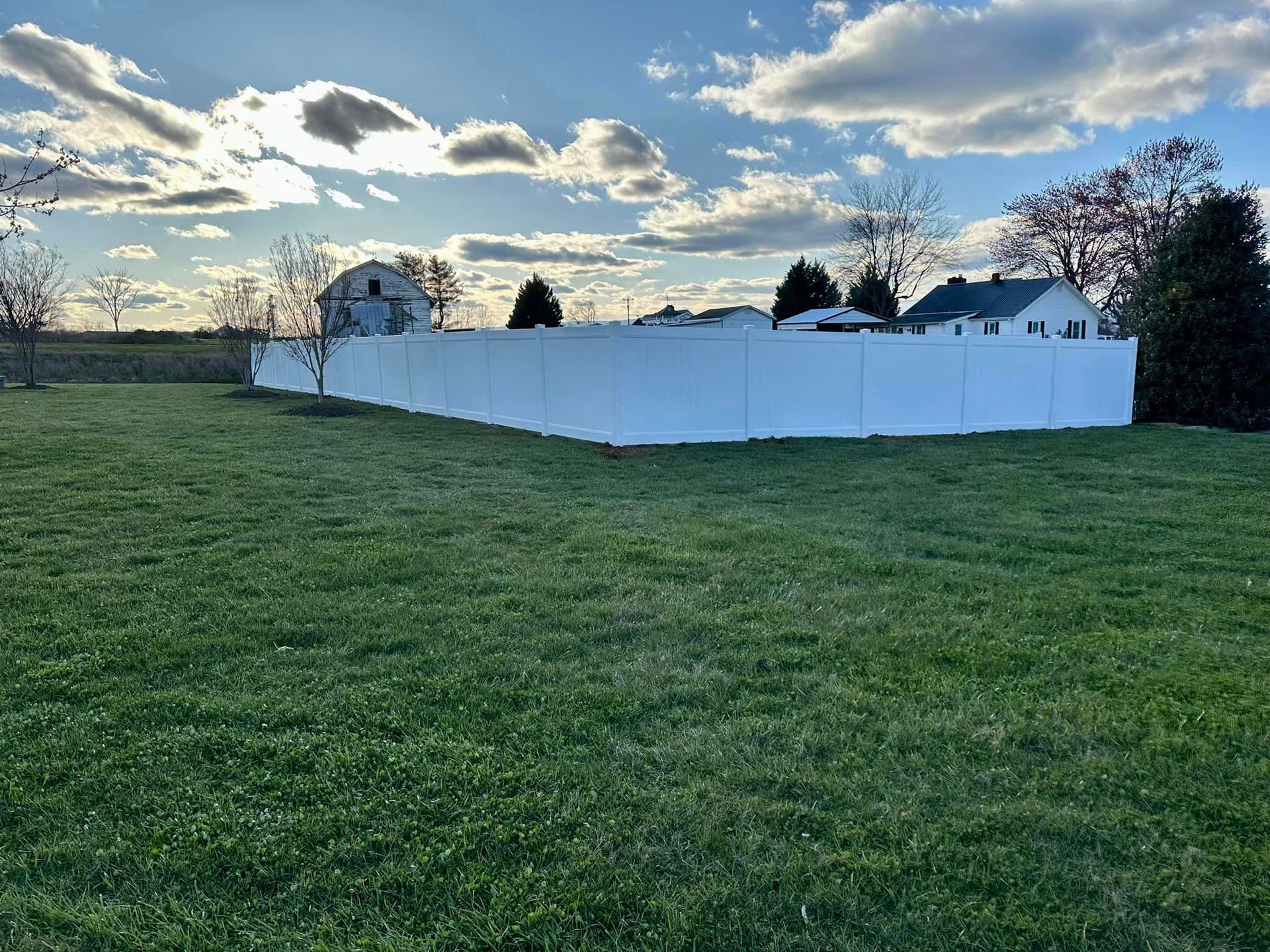 new white vinyl fencing