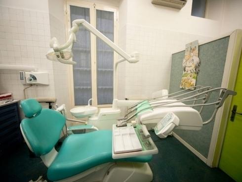 poltrona odontoiatrica in studio dentistico