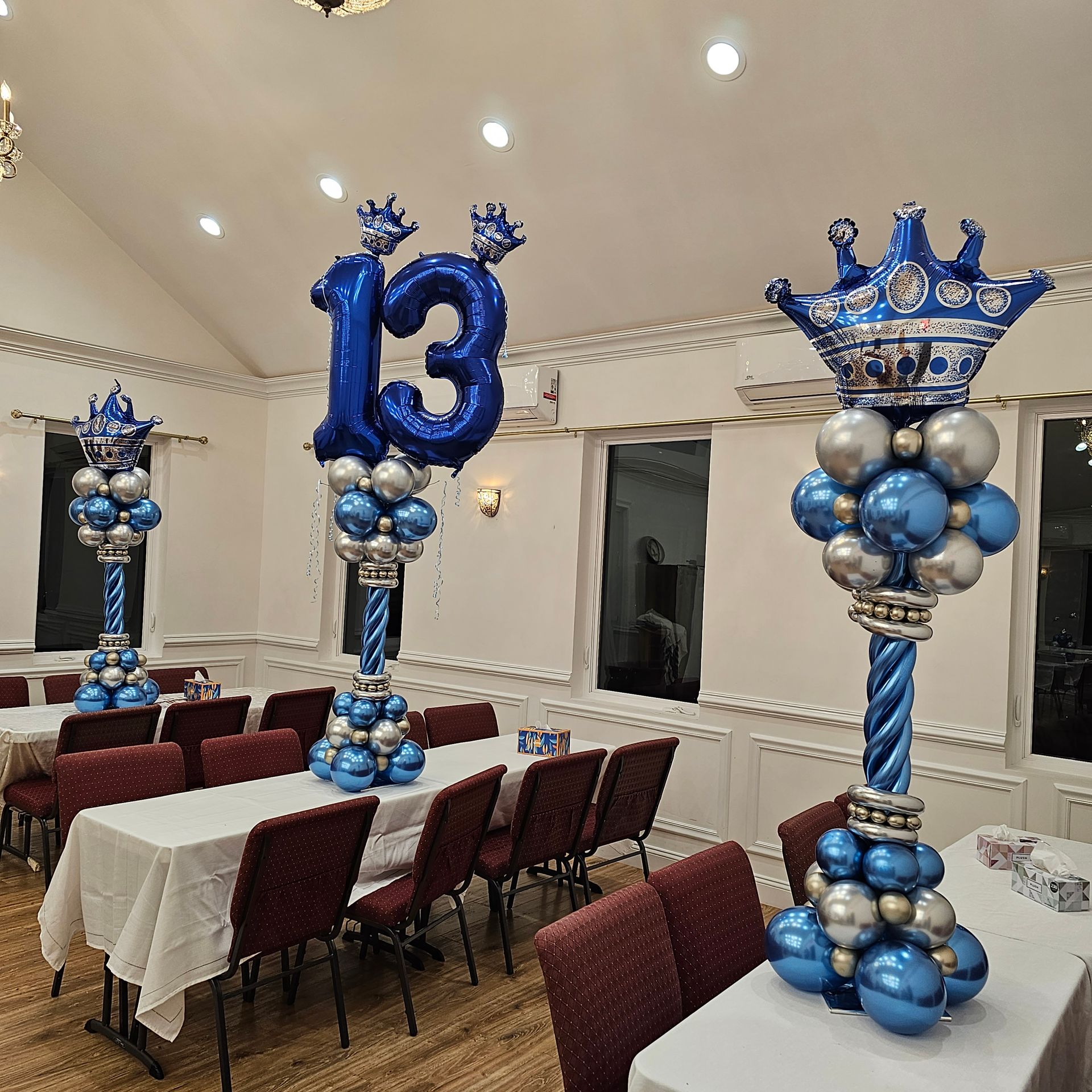 Party decorations with balloon centerpieces, including blue 