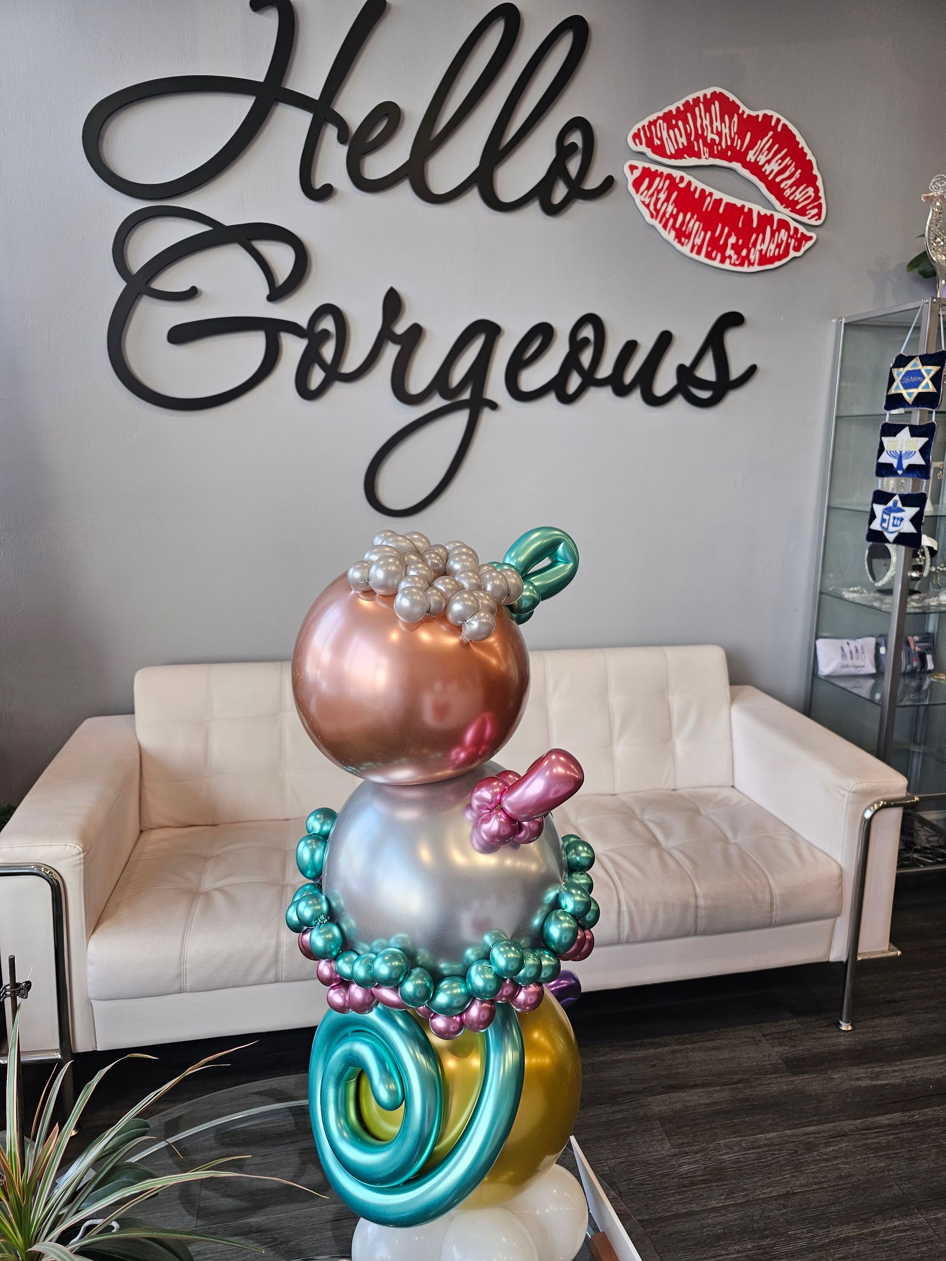 Balloon sculpture in a beauty salon, with a 