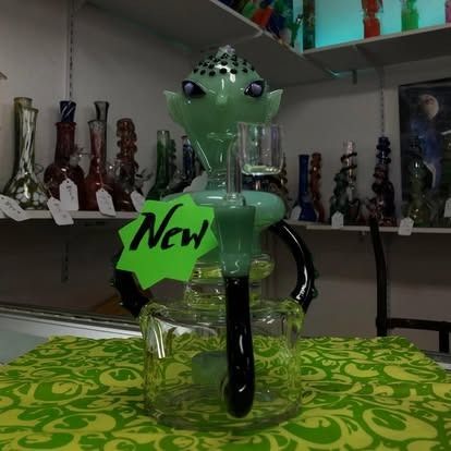 Green alien-shaped water pipe with a black downstem, 