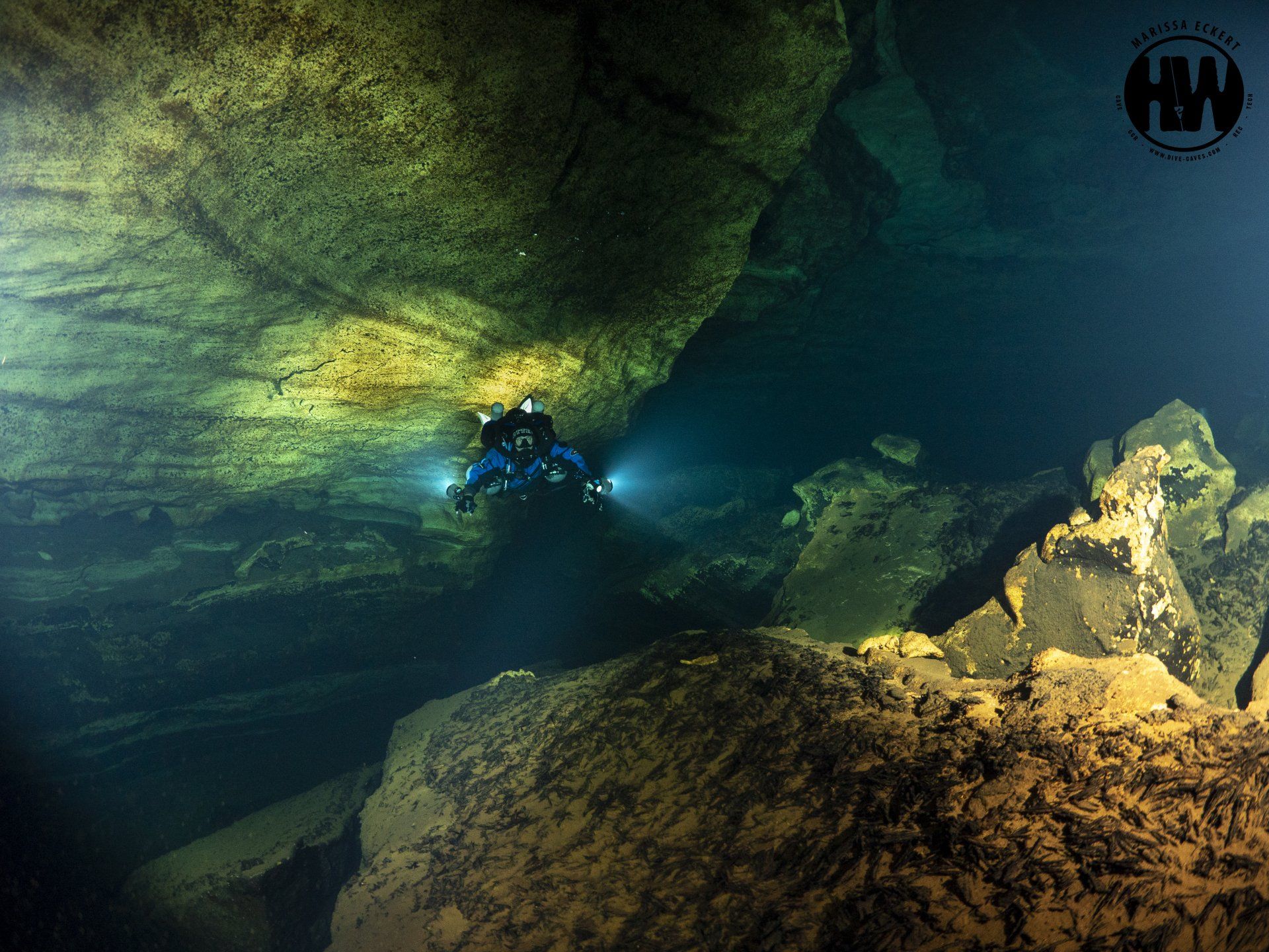 Rebreather diver with lights on the cave