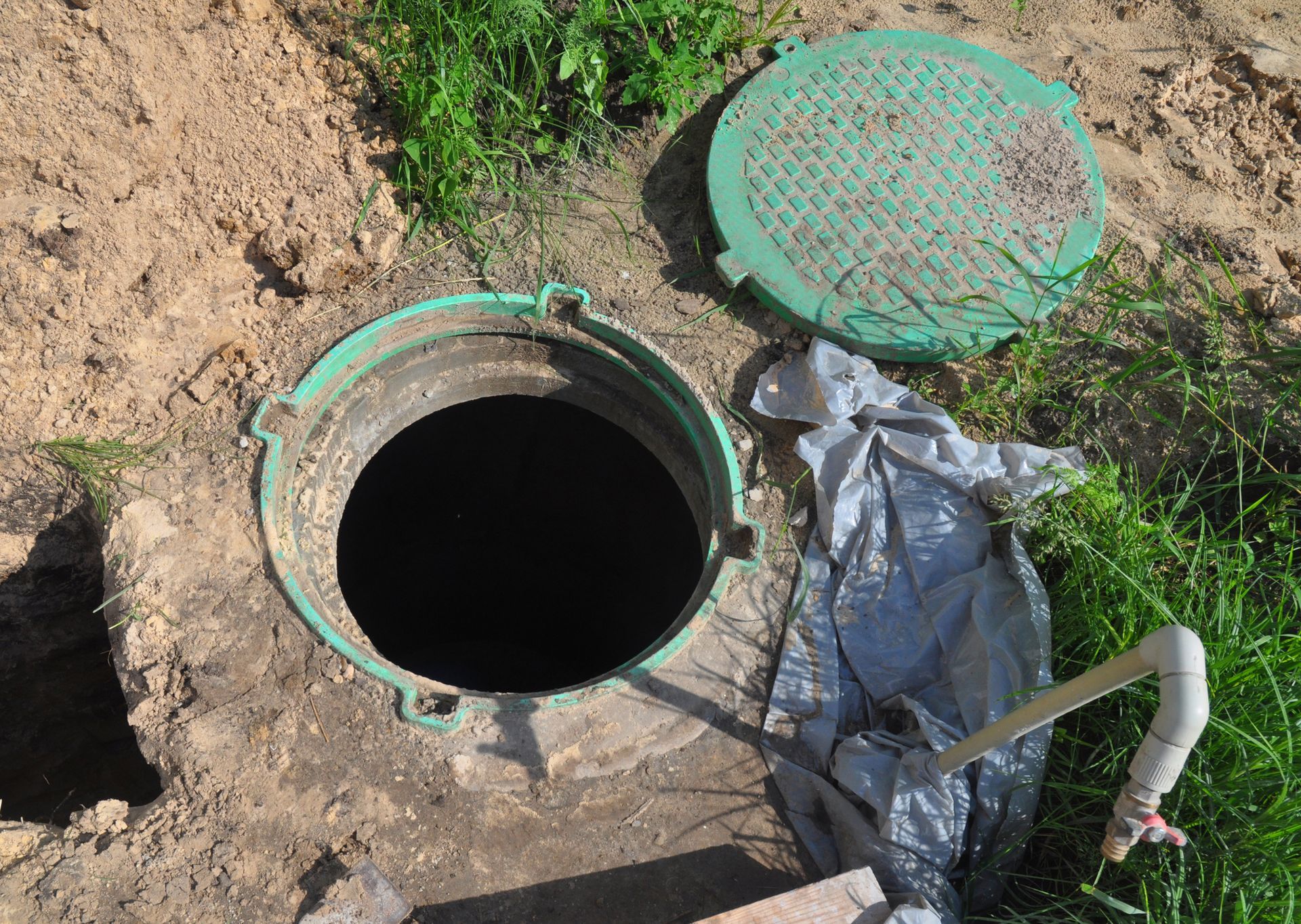 Manhole Opened — Ray Township, MI — Allemon Septic Service Inc.