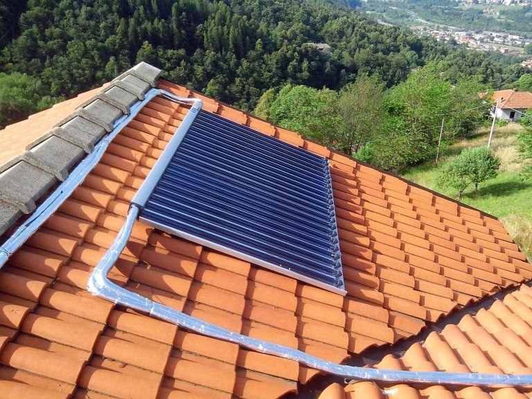 pannello solare su tetto di una casa