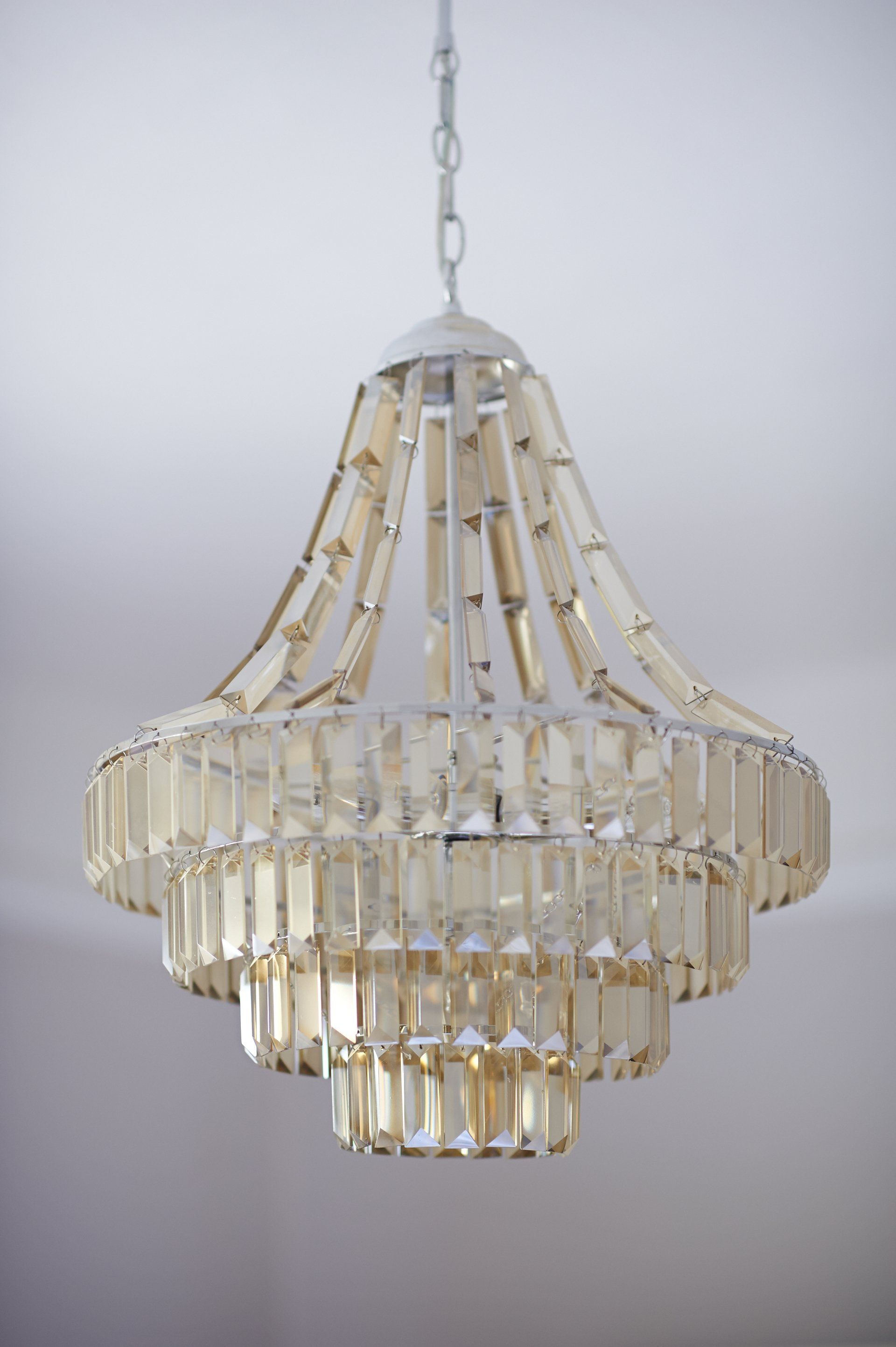 A close up of a chandelier hanging from the ceiling.