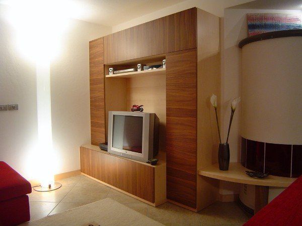 parete attrezzata con mobile TV