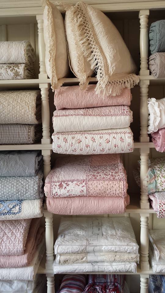 Scaffale con biancheria