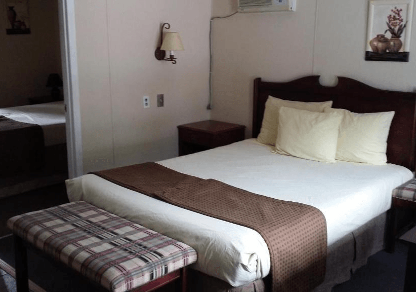 Hotels And Motel In Radium Hot Springs BC- Apple Tree INN