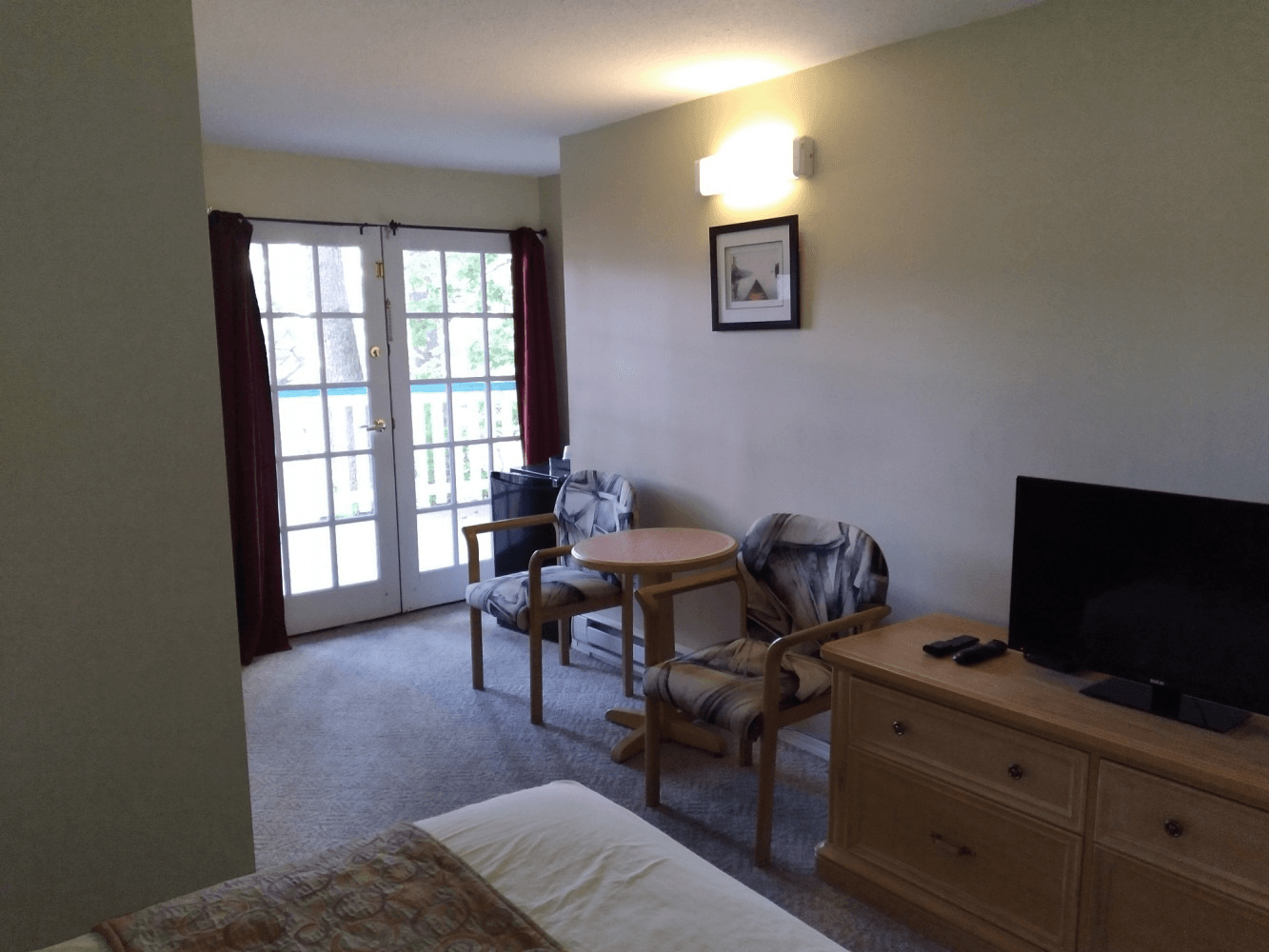 Hotels And Motel In Radium Hot Springs BC- Apple Tree INN