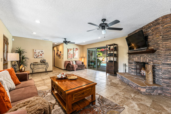 781 N Stage Coach Lane