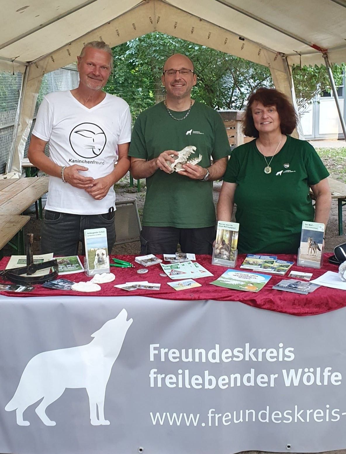 Bild 1 Infostand im Franziskus-Tierheim Hamburg Bild 1 Infostand im Franziskus-Tierheim Hamburg