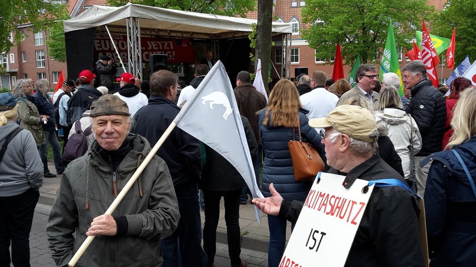 Bild 2 1. Mai-Demonstration in Lüneburg