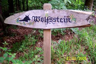 Bild Hinweisschild zum Wolfsstein bei Melgershausen