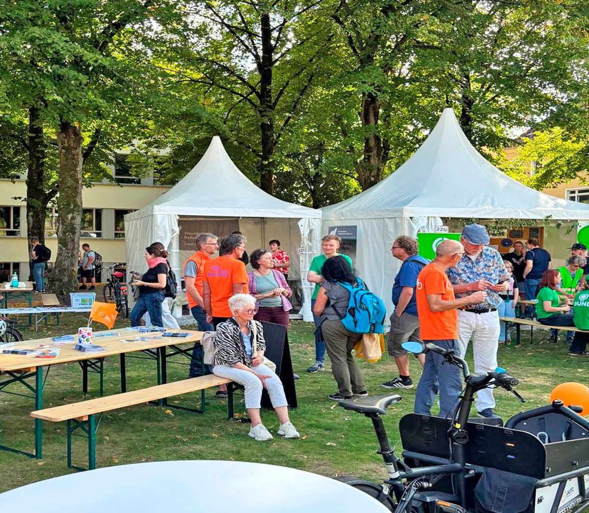 Bild INFO-Pavillon des Freundeskreises freilebender Wölfe e.V. beim Tag der Niedersachsen