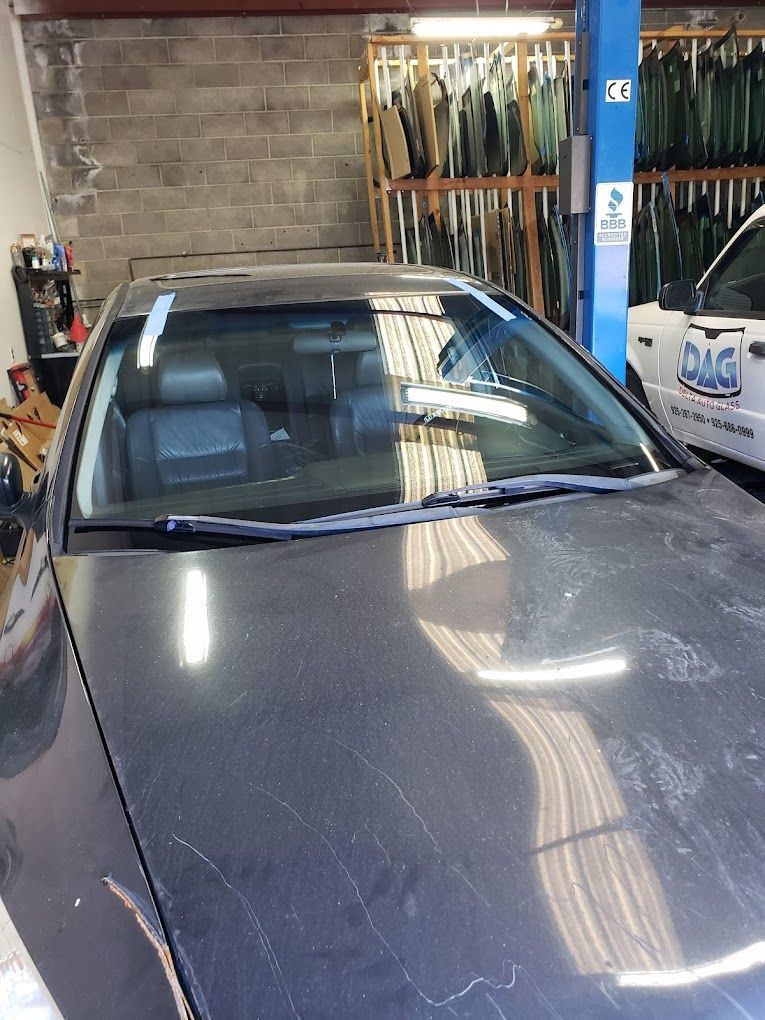 A black car with the word dmg on the back